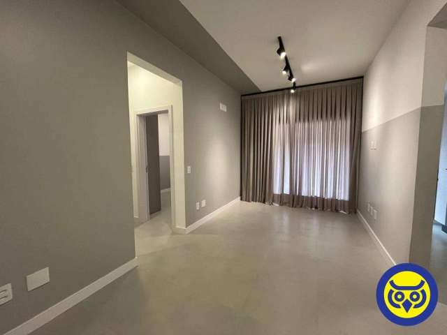 Apartamento com 02 dormitórios no Centro