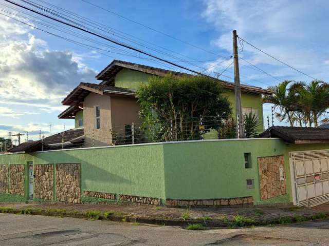 Casa com 3 quartos à venda na Vila Lavínia, Mogi das Cruzes , 213 m2 por R$ 900.000