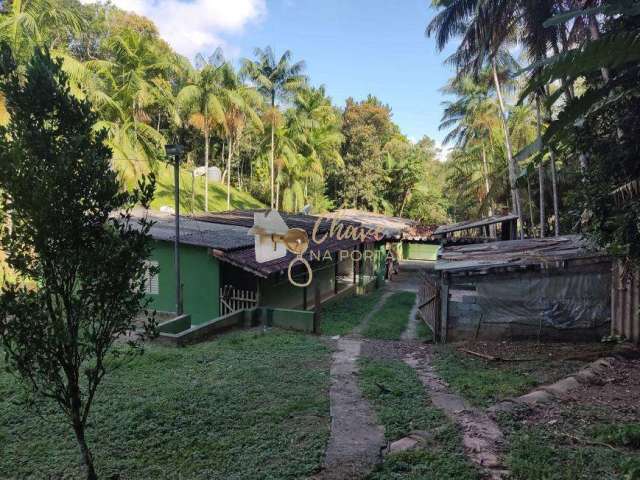 Chácara ampla à venda em Embura