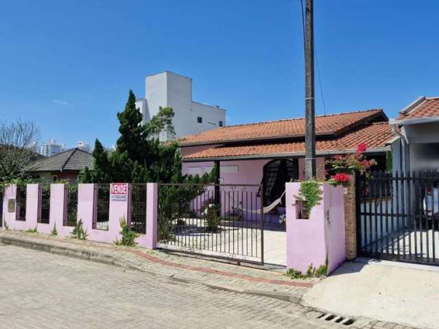 Casa para Venda em Balneário Piçarras, Itacolomi, 3 dormitórios, 1 suíte, 2 banheiros, 2 vagas