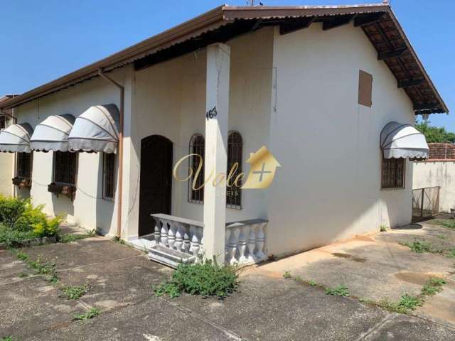 Casa à venda em Tremembé-SP no Loteamento Parque das Fontes: 3 quartos, 2 salas, 1 banheiro, 2 vagas de garagem!