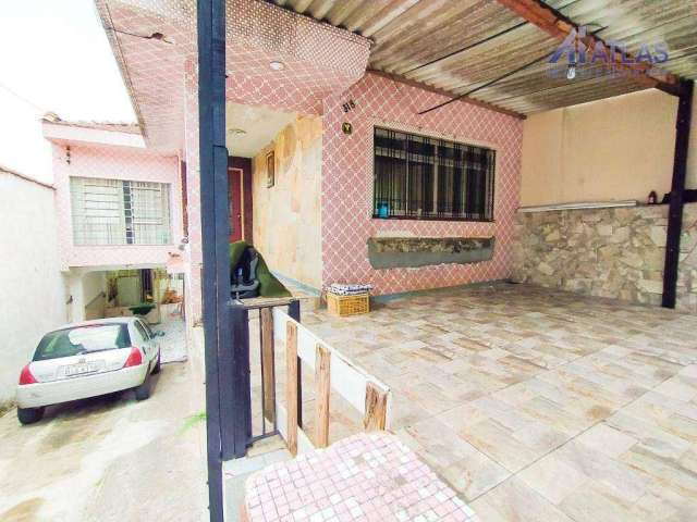 2 casas , com 3 quartos , sala , cozinha e 2 banheiros, com 5 vagas de garagem