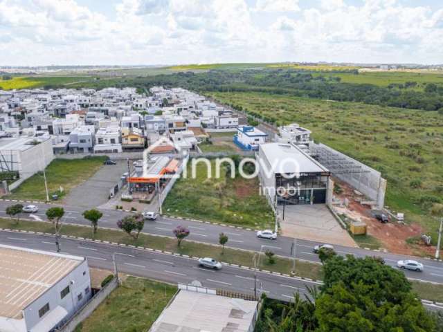 Amplo Terreno, localização privilegiada, em Zoneamento Comercial