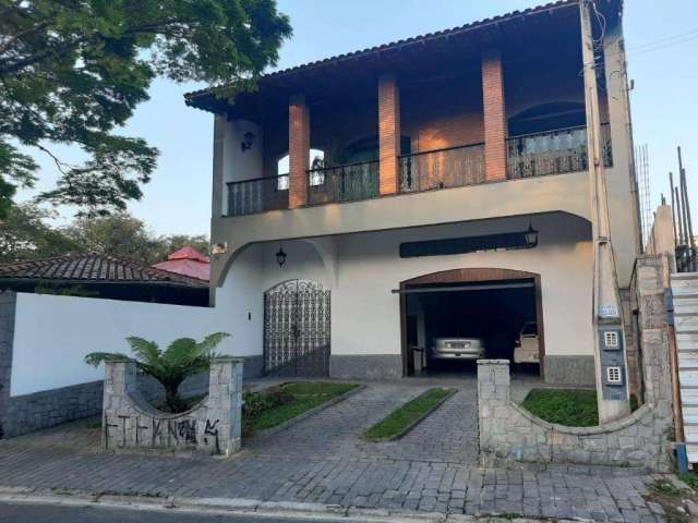 Sobrado com 3 dormitórios, 327 m² - venda por R$ 1.200.000,00 ou aluguel por R$ 9.125,41/mês - Centro - Arujá/SP