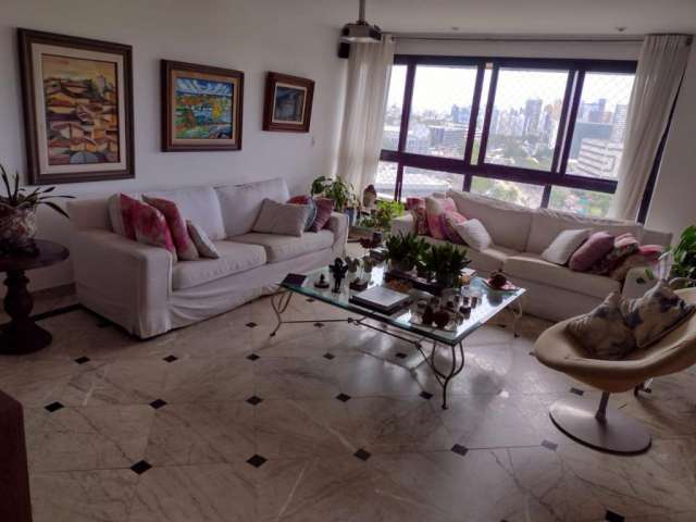 Apartamento no Alto do Itaigara com 4 Suites e 250m² (RD)