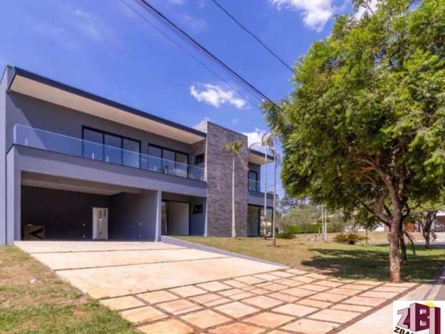 Lindo sobrado em araçoiaba da serra com 04 suites com closet, sala 03 ambientes, piscina com borda infinita, garagem para 08 carros.