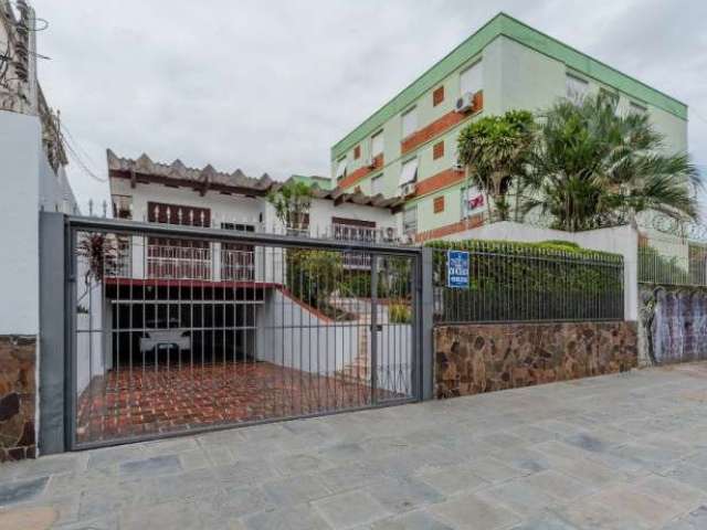 Casa com 5 quartos à venda na Avenida Chuí, 80, Cristal, Porto Alegre por R$ 1.400.000