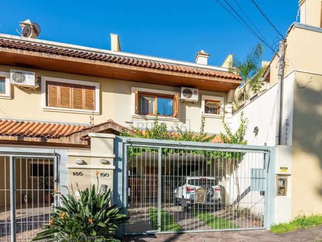 Casa com 3 quartos à venda na Rua Almirante Mariath, 190, Tristeza, Porto Alegre por R$ 1.400.000