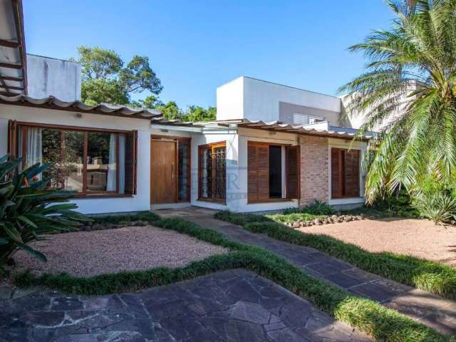 Casa em condomínio fechado com 3 quartos à venda na Avenida Coronel Marcos, 1334, Pedra Redonda, Porto Alegre por R$ 1.390.000