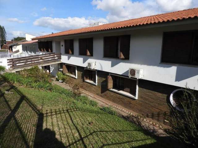 Casa com 5 quartos à venda na Rua Omagua, 68, Vila Assunção, Porto Alegre por R$ 2.870.000