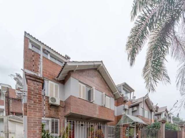 Casa em condomínio fechado com 3 quartos à venda na Rua Carajá, 105, Vila Assunção, Porto Alegre por R$ 849.000