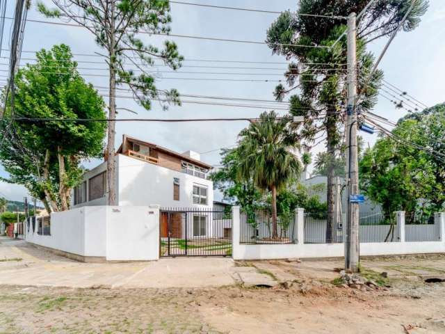 Casa com 2 quartos à venda na Rua dos Guenoas, 1200, Guarujá, Porto Alegre por R$ 700.000