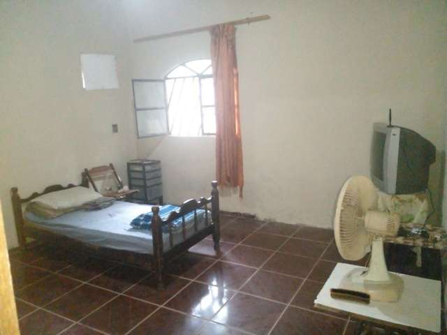 Casa simples, 1 quarto com quintal - Ouro Preto, Nova Iguaçu/RJ