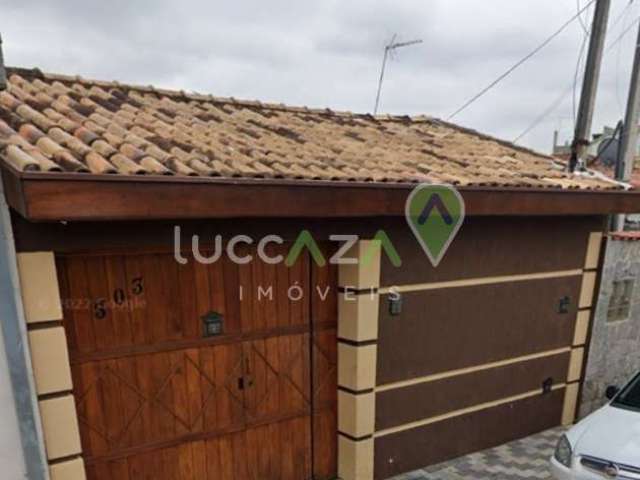 Imperdível oportunidade: Casa à venda no Centro de Jacareí-SP, com 3 quartos, 2 suítes, 2 salas, 5 banheiros, 3 vagas de garagem e 195m².