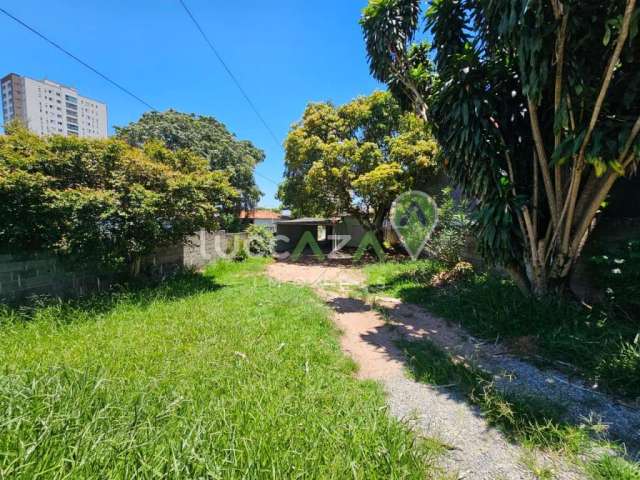 Imperdível! Casa à venda em Jacareí-SP, no Jardim Califórnia: 3 quartos, sala, banheiro, 10 vagas de garagem, 200m².