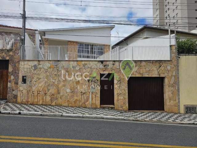 Imperdível! Casa à venda no Centro de Jacareí-SP: 3 quartos, 1 suíte, 2 salas, 3 banheiros, 1 vaga de garagem e 189,00 m² de área.