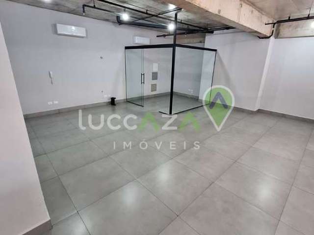 Sala Comercial de 57m² com 1 Vaga de Garagem no Centro de Jacareí-SP - Locação em Condomínio