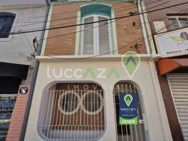 Excelente Oportunidade de Investimento: Casa Comercial à Venda no Centro de Jacareí-SP, 3 Salas, 2 Banheiros, 86,40m².