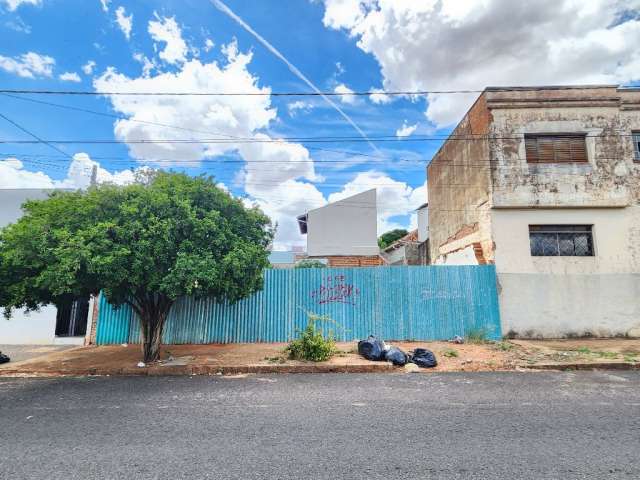 Terreno comercial à venda com 209m²  no bairro Estoril em Bauru-SP