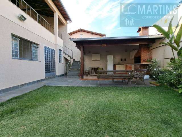 Casa num lote 360 m c/ 5 quartos com  cinco vagas!!!