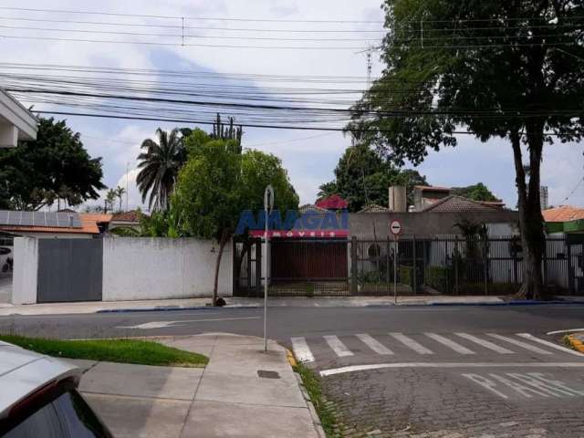 Casa com 3 quartos à venda no Centro, Jacareí  por R$ 3.350.000