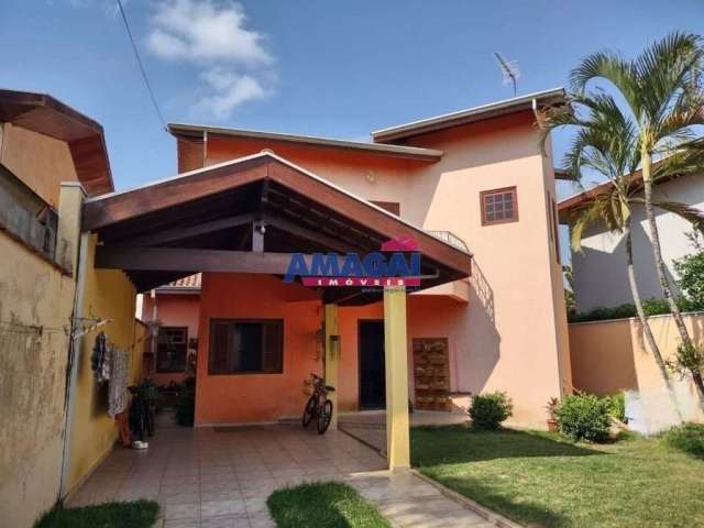 Casa com 4 quartos à venda no Jardim Santa Maria, Jacareí  por R$ 750.000