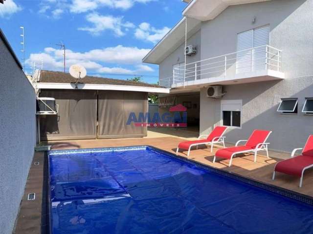 Casa com 4 quartos à venda no Jardim Santa Maria, Jacareí  por R$ 1.250.000