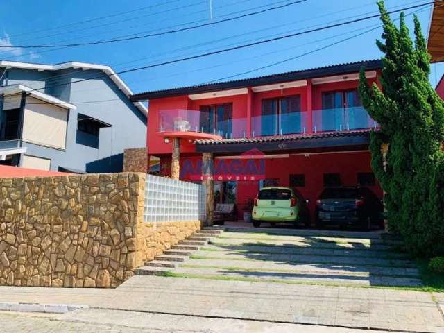 Casa em condomínio fechado com 4 quartos à venda no Jardim Coleginho, Jacareí  por R$ 1.400.000