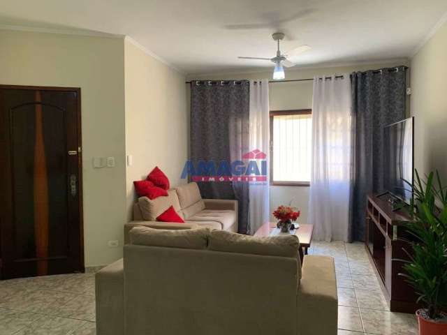 Casa com 3 quartos à venda no Jardim Santa Maria, Jacareí  por R$ 645.000