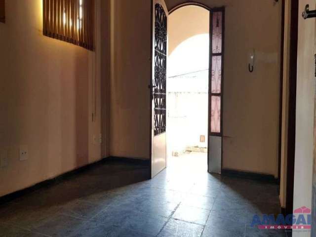 Casa com 4 quartos à venda no Centro, Jacareí  por R$ 430.000