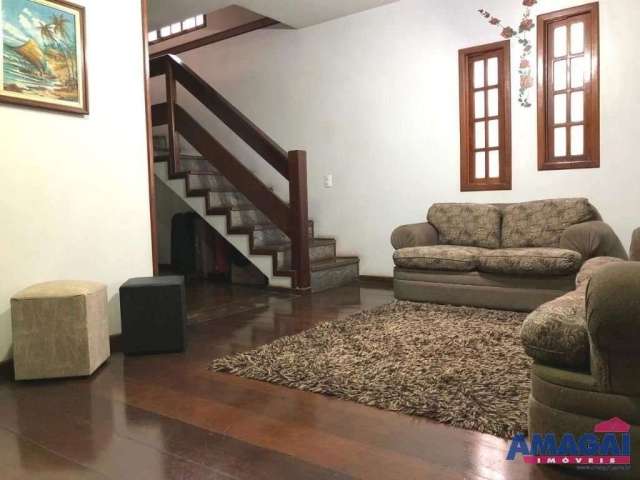 Casa com 5 quartos à venda no Jardim Flórida, Jacareí  por R$ 730.000