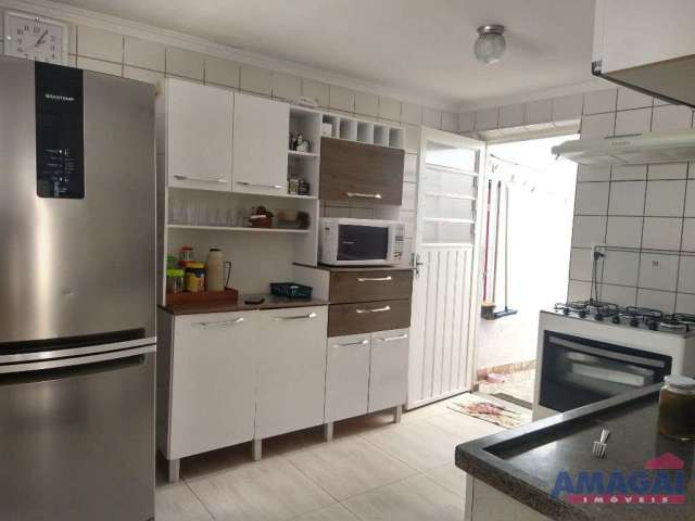 Casa com 4 quartos à venda no Centro, Jacareí  por R$ 480.000