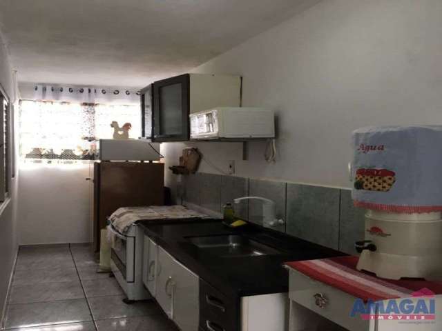 Casa com 4 quartos à venda no Parque Santo Antônio, Jacareí  por R$ 500.000