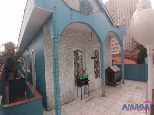 Casa com 2 quartos à venda no Centro, Jacareí  por R$ 598.000