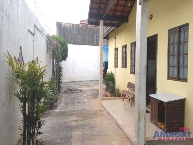 Casa com 4 quartos à venda no Jardim Santa Maria, Jacareí  por R$ 750.000