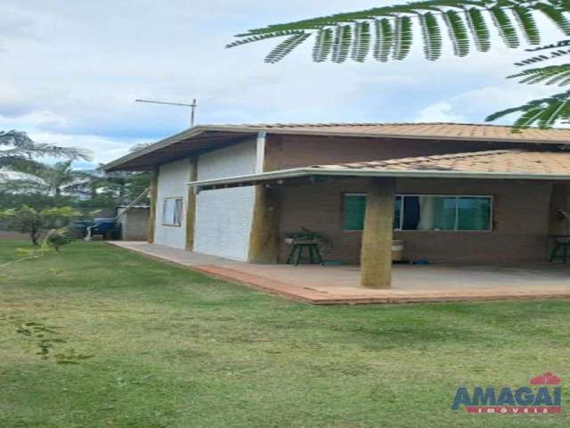 Chácara / sítio com 3 quartos à venda na Vila São Sebastião, Santa Branca  por R$ 850.000