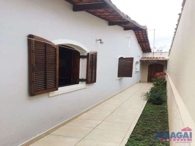 Casa com 3 quartos à venda no Jardim Bela Vista, Jacareí  por R$ 480.000