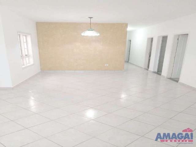 Casa com 3 quartos à venda na Cidade Jardim, Jacareí  por R$ 485.000