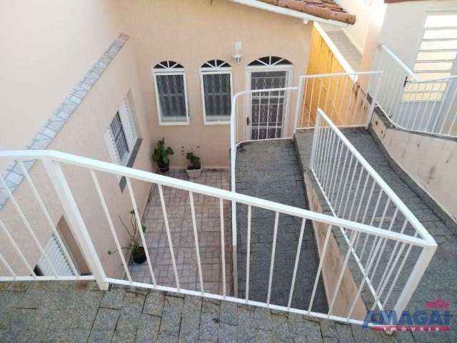 Casa com 4 quartos à venda no Centro, Jacareí  por R$ 470.000