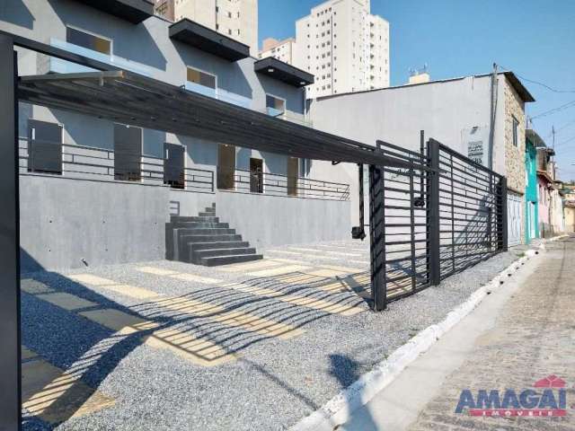 Casa com 2 quartos à venda no Centro, Jacareí  por R$ 320.000