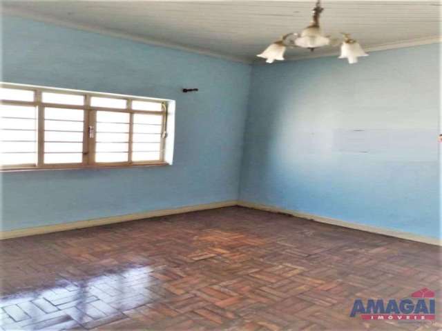 Casa com 2 quartos à venda no Centro, Jacareí  por R$ 250.000