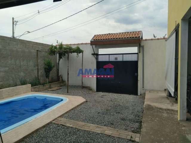 Casa com 3 quartos à venda no Jardim Leblon, Jacareí  por R$ 500.000