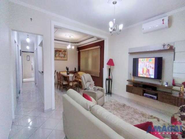 Casa com 4 quartos à venda na Cidade Jardim, Jacareí  por R$ 840.000