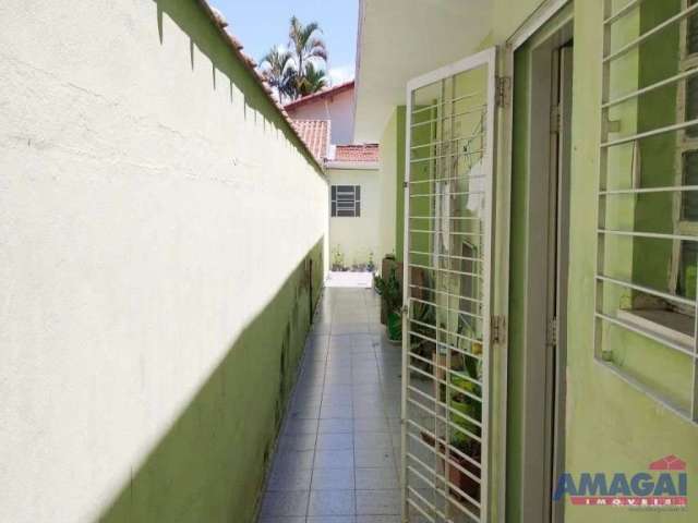 Casa com 3 quartos à venda no Jardim Flórida, Jacareí  por R$ 380.000