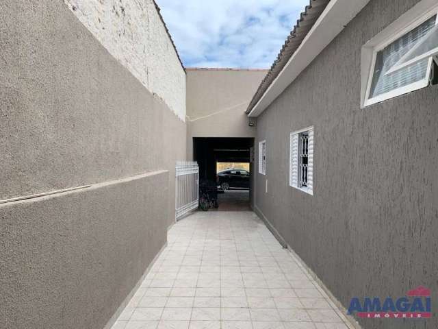 Casa com 3 quartos à venda na Vila Formosa, Jacareí  por R$ 480.000