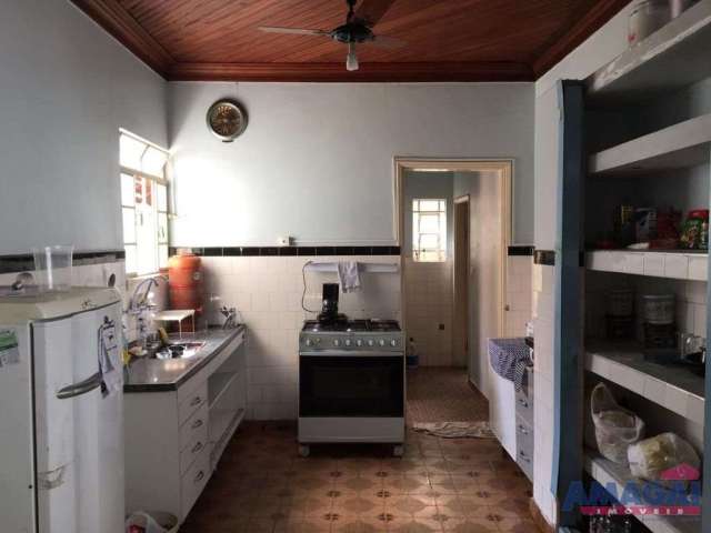 Casa com 3 quartos à venda na Vila Formosa, Jacareí  por R$ 450.000