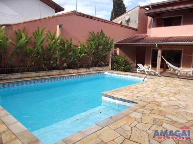 Casa com 6 quartos à venda no Jardim Santa Maria, Jacareí  por R$ 1.200.000