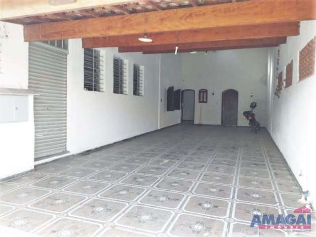 Casa com 3 quartos à venda na Vila Martinez, Jacareí  por R$ 650.000