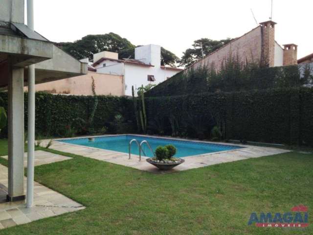 Casa com 3 quartos à venda no Jardim América, Jacareí  por R$ 1.500.000