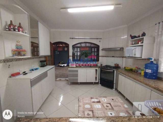 Casa com 4 quartos à venda na Cidade Jardim, Jacareí  por R$ 690.000